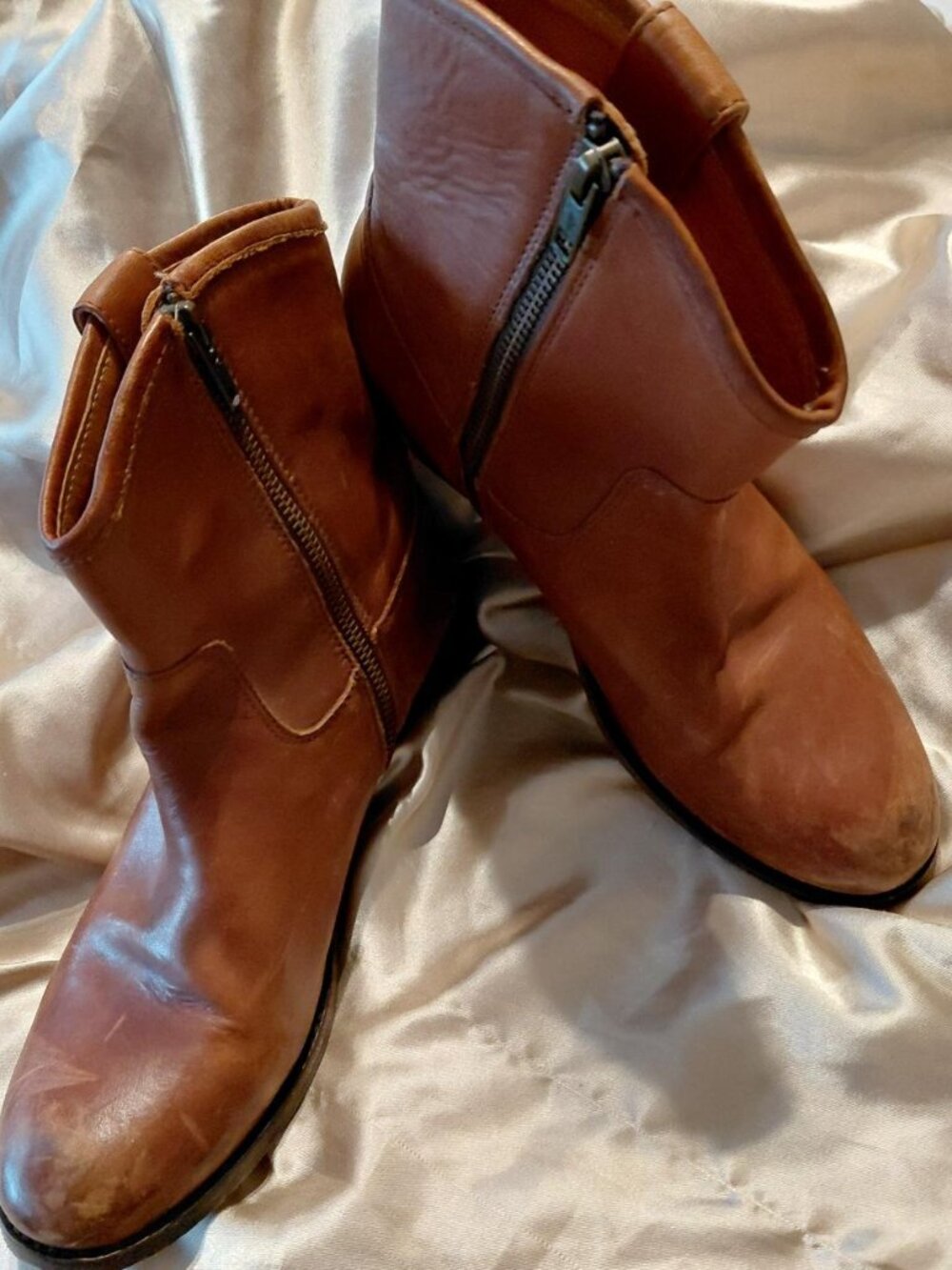Frye Melissa Distressed Brown Short Zip Boots